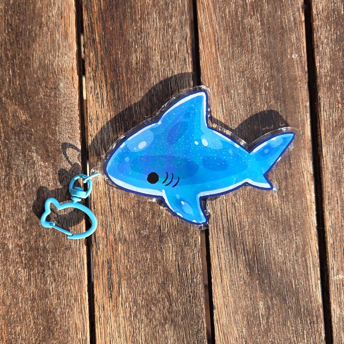 Gummy Shark ripple keychain - CLASSIC