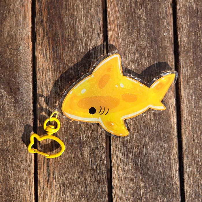 Gummy Shark ripple keychain - LEMON